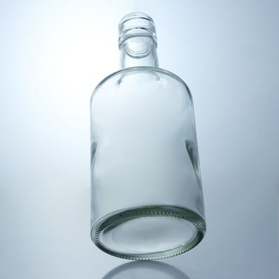 Botella de licor de vidrio con tapa larga y cuello largo personalizada para la punta de tornillo Gin Vodka Brandy Forma personalizada
