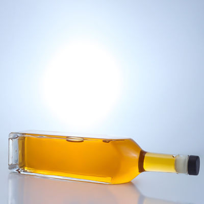Botella de vidrio de sílex de forma cuadrada en color claro para vodka whisky tequila gin