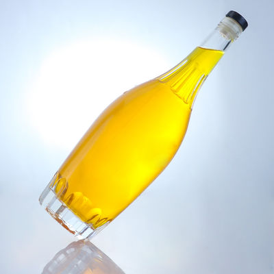 Botella de licor de forma redonda con diseño en relieve y tapa de corcho personalizada