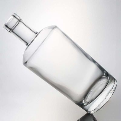 Logotipo personalizado claro 750 ml Extra Flint Botella de vidrio cuadrada para bebidas alcohólicas Gin Vodka Whiskey