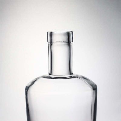 Logotipo personalizado claro 750 ml Extra Flint Botella de vidrio cuadrada para bebidas alcohólicas Gin Vodka Whiskey
