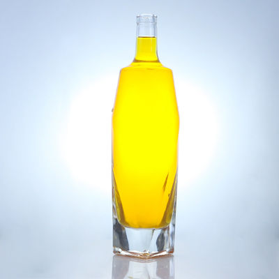 Material del cuerpo Vidrio Forma cuadrada Ron Vodka Whisky Tequila Botella de ginebra con corcho hecho