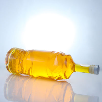 Botella de vidrio de licor con logotipo en relieve personalizable y color de botella claro o personalizado