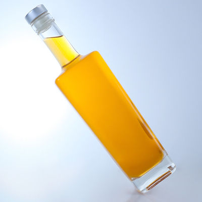 Botella de vidrio de 750 ml para brandy, vodka, whisky y corcho en forma cuadrada