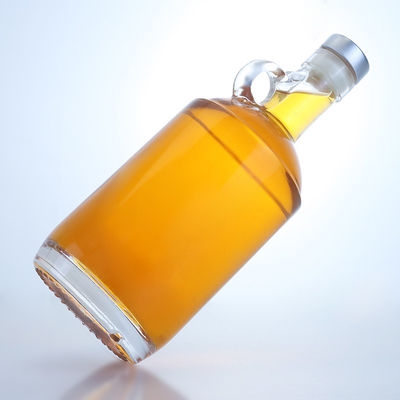 Botella de 750 ml de bebidas alcohólicas de vidrio para vodka, ron y tequila con mango de anillo en el cuello y tapa de corcho