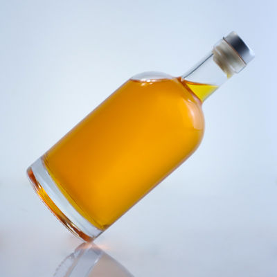 Logotipo personalizado y tapa botella de licor de vidrio de 750 ml para ron ginebra vodka tapa de corcho personalizada