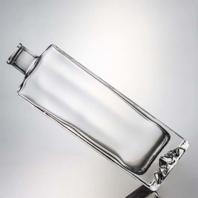 Super Flint Glass Custom Mountain Base 750ml Botella de whisky rum de vidrio de licor para vodka gin