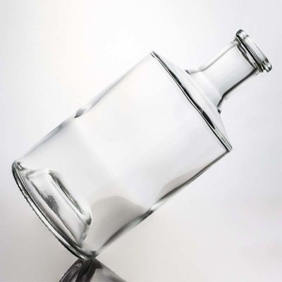 Liquor industrial Botella especial de vidrio de fondo de 750 ml con tapon de corcho