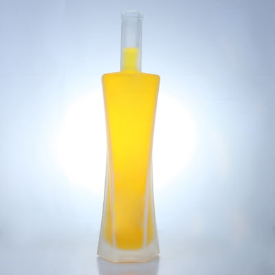 Botellas industriales de licor de vidrio congelado de 750 ml en forma personalizada para bebidas alcohólicas de primera línea