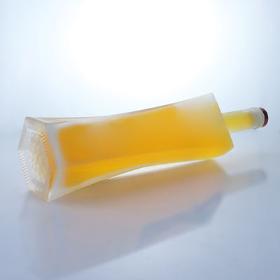 Botellas industriales de licor de vidrio congelado de 750 ml en forma personalizada para bebidas alcohólicas de primera línea
