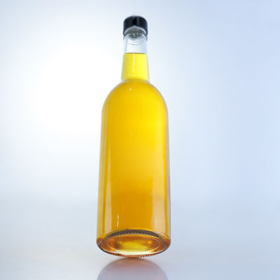 Botella de licor de vidrio de 750 ml para whisky, ginebra, ron, vodka, tapa de tornillo de forma personalizada