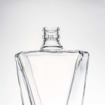 750 ml de logotipo personalizado aceptable botella de vidrio de tierra clara para ginebra whisky vodka licor
