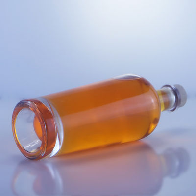 Botella de licor de vidrio de 750 ml con tapones de corcho y tapa personalizada