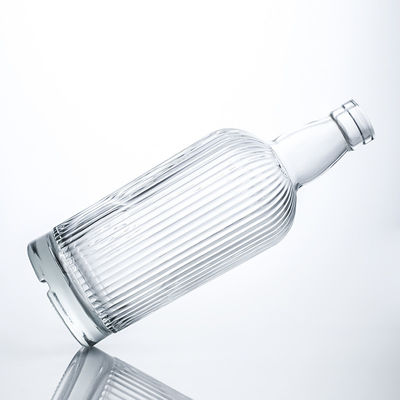 Botella de vidrio transparente pesada para brandy whisky gin forma personalizada tapa de corcho grabado