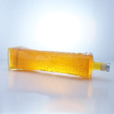 Botella de vidrio de licor industrial con forma única y material de súper sílex en relieve