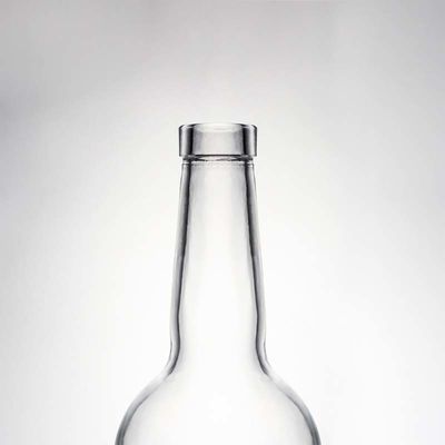 Collar de vidrio con logotipo personalizado Botella redonda de licor de 700 ml para vodka brandy whisky y más