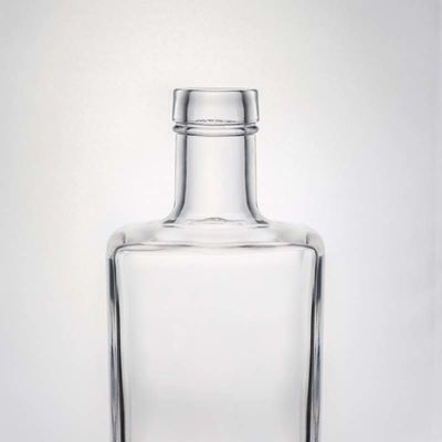 Elegante botella de licor de vidrio cuadrado 700ml 750ml para whisky vodka ginebra collar material de vidrio