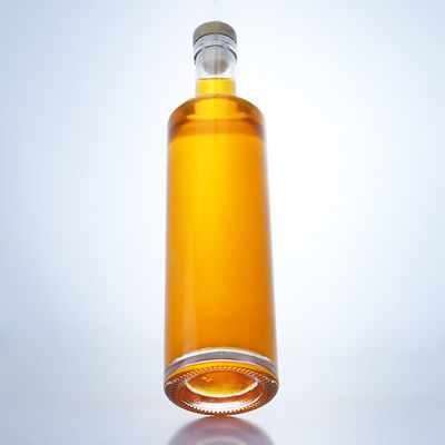 Botella de alcohol de vidrio personalizada con base pesada y tapon de corcho