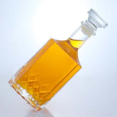 Botella de vidrio polígono personalizada para vodka whisky gin ron espíritu