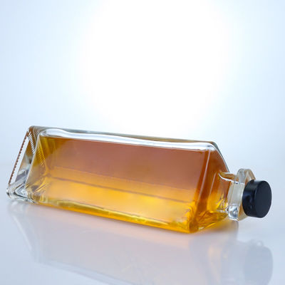 Botella de licor triangular de vidrio Super Flint de 750 ml con tapa personalizada para vodka whisky gin ron