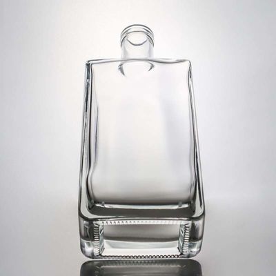 Material del cuello Vidrio 700ml Cuadrado Super Flint Botella de vidrio para Vodka Gin Rum Whisky