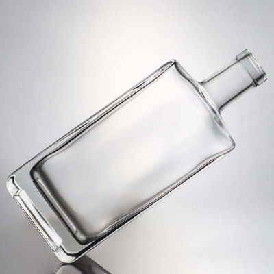 Material del cuello Vidrio 700ml Cuadrado Super Flint Botella de vidrio para Vodka Gin Rum Whisky