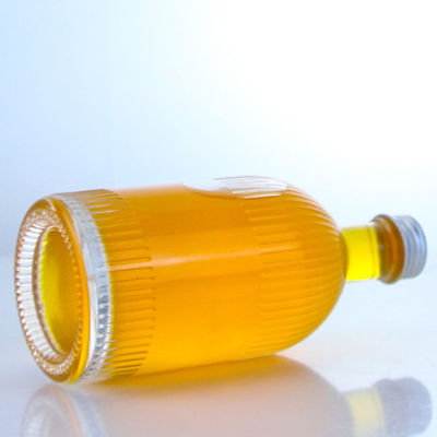Botella de vidrio de licor industrial con bandas de tapa de tornillo y logotipo personalizado