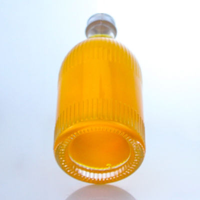 Botella de vidrio de licor industrial con bandas de tapa de tornillo y logotipo personalizado