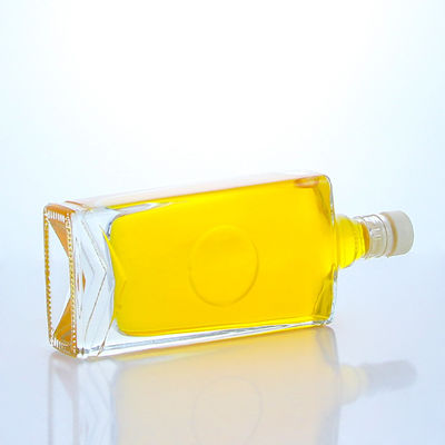 Liquor industrial botella de vidrio cuadrada con tapa de guala y capacidad personalizable