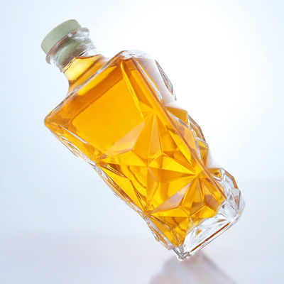 Diseño único Botella de vidrio de 800 ml para cerveza Gin Ron Champaña Brandy Whisky Clear Flint
