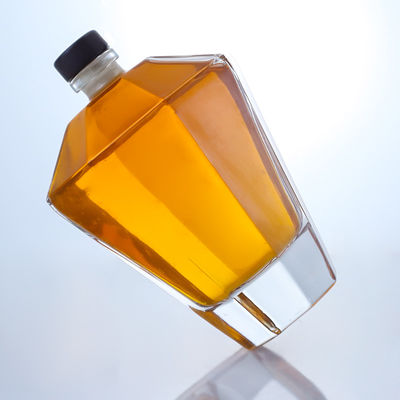 Material del cuello Vidrio 700 ml Botella de forma única para Gin Rum Champagne Brandy Whisky