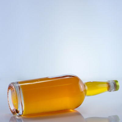 Logotipo personalizado Botella de vidrio redonda de 750 ml de sílex claro para Gin Rum Champagne Liquor