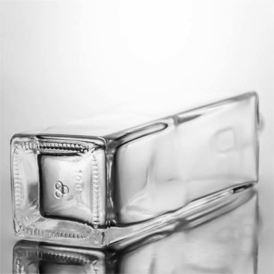 Material del cuerpo Vidrio botella de whisky en forma cuadrada de 1000 ml con sílex y corcho