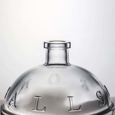 Botella de licor de vidrio de forma personalizada de tipo corcho de 700 ml para champán de ron de ginebra