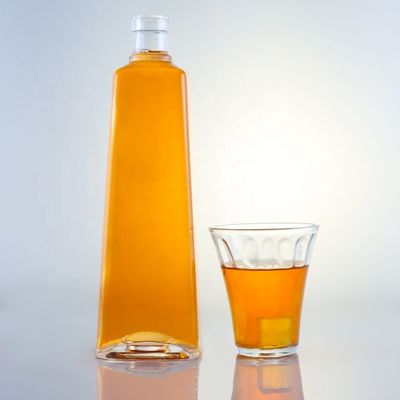 Logotipo personalizado Vidrio transparente Botella de whisky de 750 ml con corcho y forma cuadrada