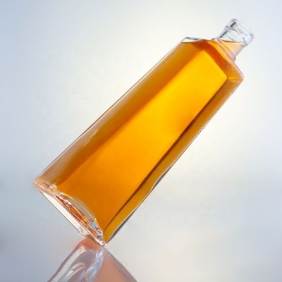 Logotipo personalizado Vidrio transparente Botella de whisky de 750 ml con corcho y forma cuadrada