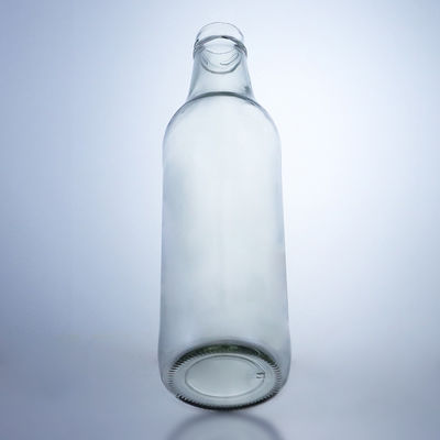 Botella de vidrio de whisky de vodka de forma especial con acabado superior de tornillo
