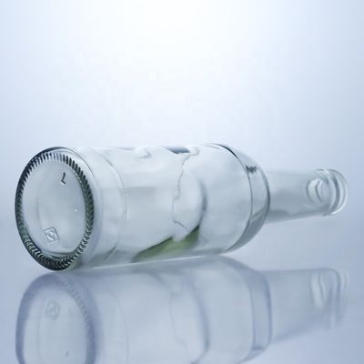 Flint Glass 276ml Brandy Vodka Tequila Botella de vidrio con corcho para el cuerpo Material de vidrio