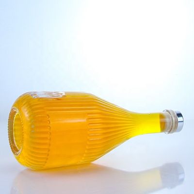 Flint Glass 500ml 750ml 1000ml Botella de whisky de vodka con forma especial con logotipo personalizado