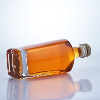 Estampado en caliente Manejo de la superficie Color claro o personalizado Botella de vidrio de 750 ml de ron vodka licor