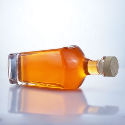 Estampado en caliente Manejo de la superficie Color claro o personalizado Botella de vidrio de 750 ml de ron vodka licor