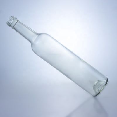 Botella de vidrio transparente de 500 ml 700 ml 750 ml 1000 ml para el tratamiento de las superficies del whisky con estampado en caliente