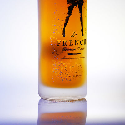 Venta al por mayor 750ml 1000ml Frito Decal Botella de vidrio para cerveza Vodka Whisky bebidas espirituosas