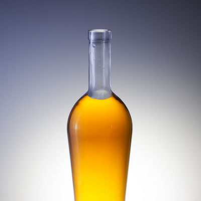 Botella de vidrio personalizada de 750 ml Peso Material de base Vidrio Botella de licor de vidrio de 500 ml para whisky