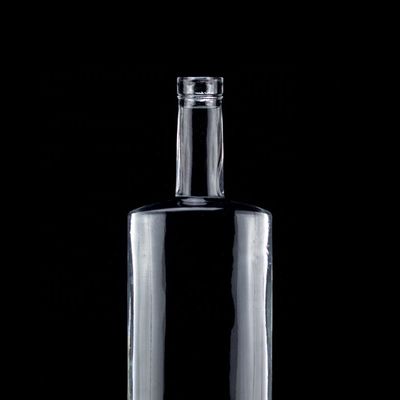 Botellas de vidrio de 1750 ml 1000 ml para licor personalizado Botella redonda de vodka Uso versátil