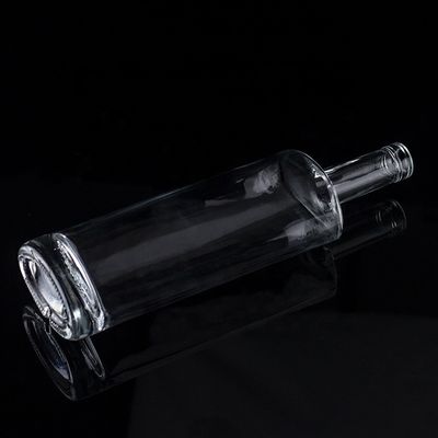 Botellas de vidrio de 1750 ml 1000 ml para licor personalizado Botella redonda de vodka Uso versátil