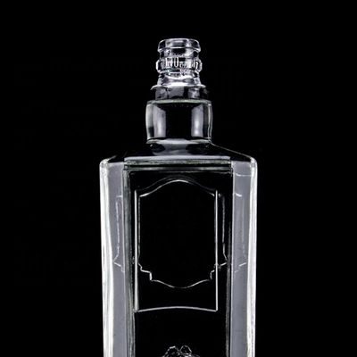 Botella de vidrio en relieve de 750 ml de 75 cl Super Flint Cuadrado con tapa de tornillo Rum Vodka Whisky