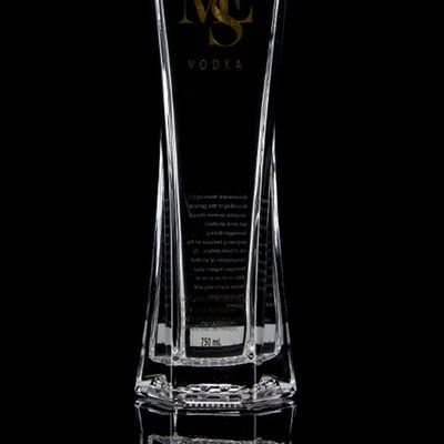 Botella única de vidrio de 750 ml de hombro cuadrado con corcho para whisky rum vodka