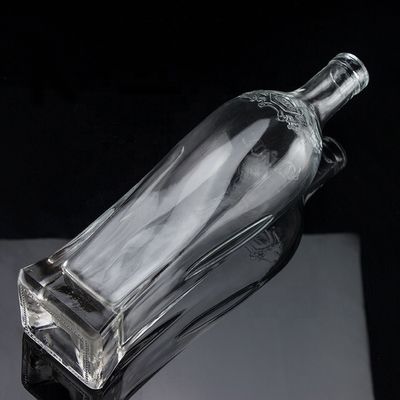 750 ml Super Flint Redondo hombro Cuadrado Basado en Ron Vodka Liquor Botella de vidrio con corcho
