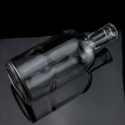 Material de base Botella de licor de vidrio de 500 ml 700 ml 750 ml con sello de corcho y forma redonda